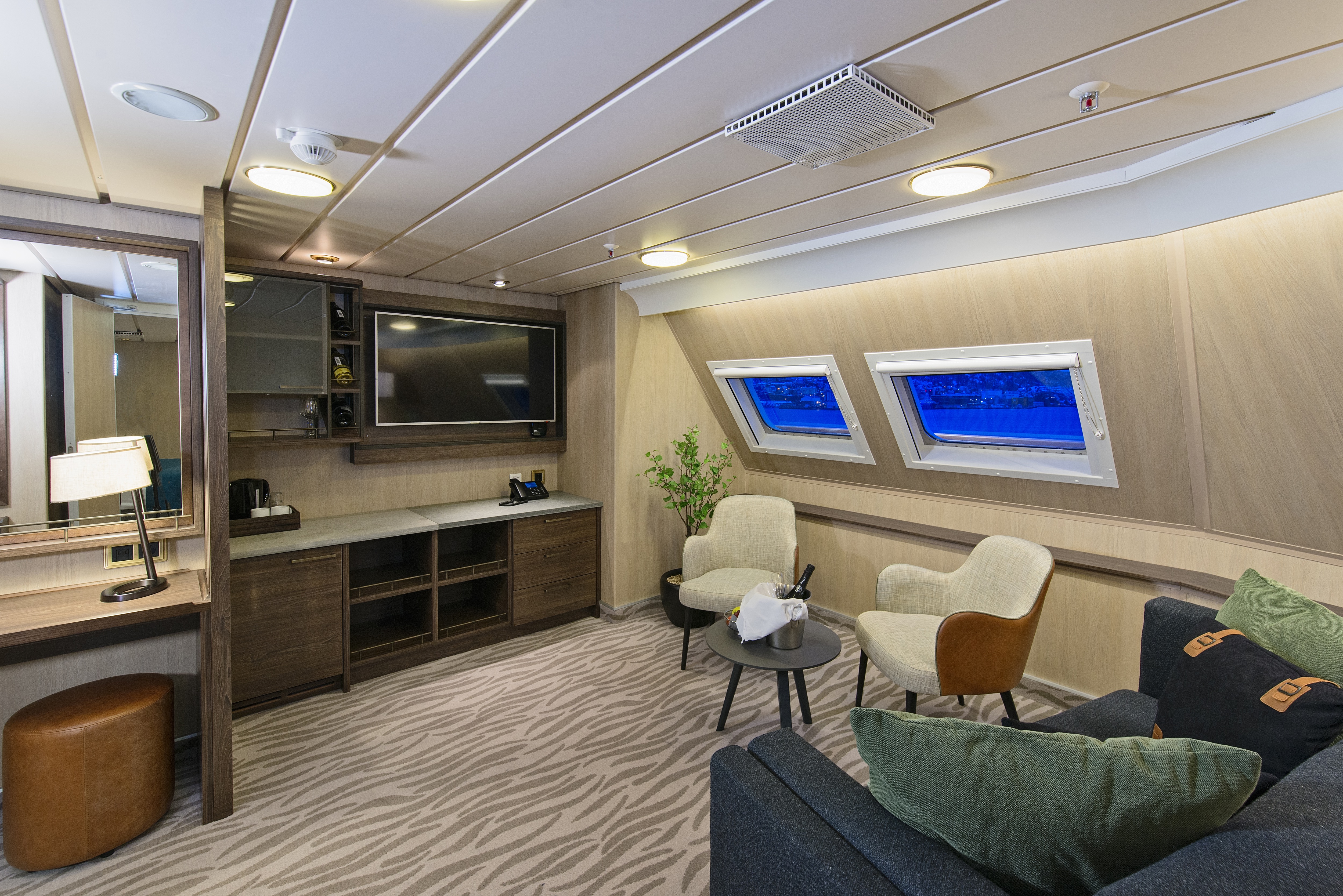 Expedition Suite | Two-bed suite on promenade deck